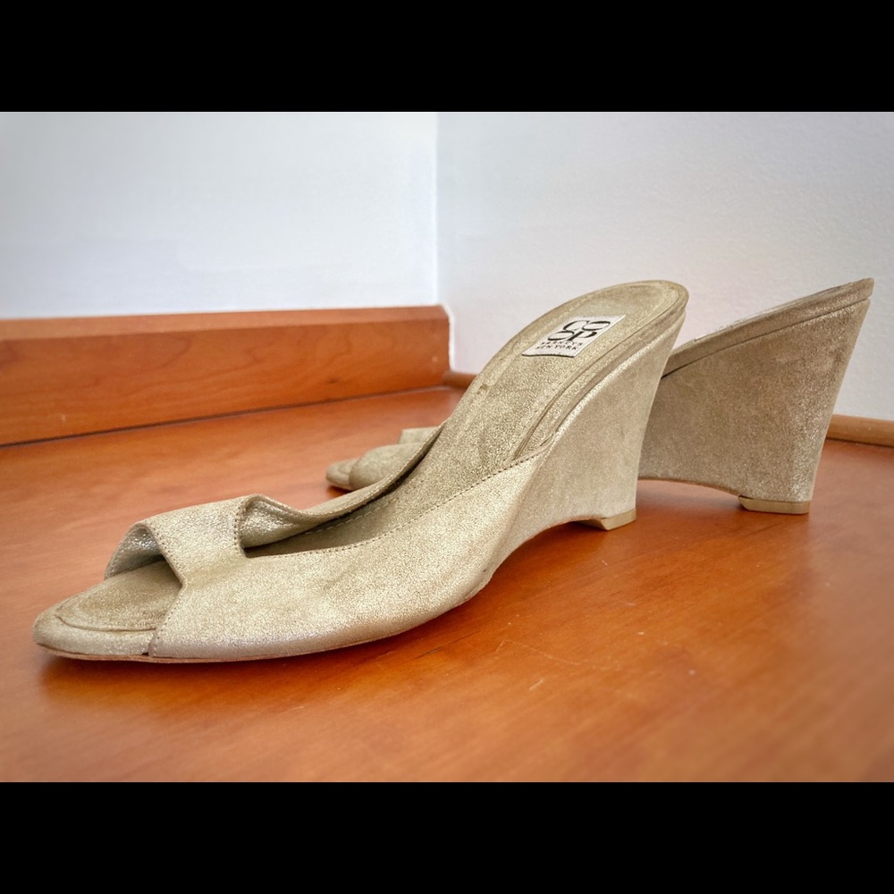 Wedge sandals.